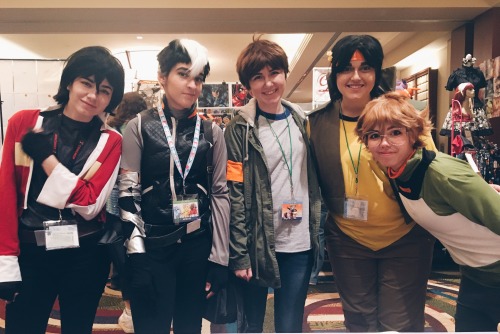 emberandcelica: coffeecakey: these cute voltron cosplayers stopped by my table !!! u guys were too c