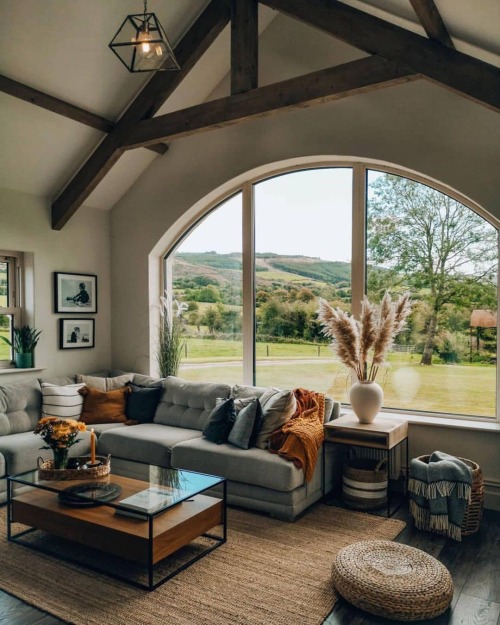 katiiie-lynn:  farmgirlatheart:  facebook.com   Wow okay DREAM living room window 😍Like I thought I wanted a bay window but nope, I NEED this window 😍😍😍   That is pretty nice! Maybe one day my love 🥰😘❤️