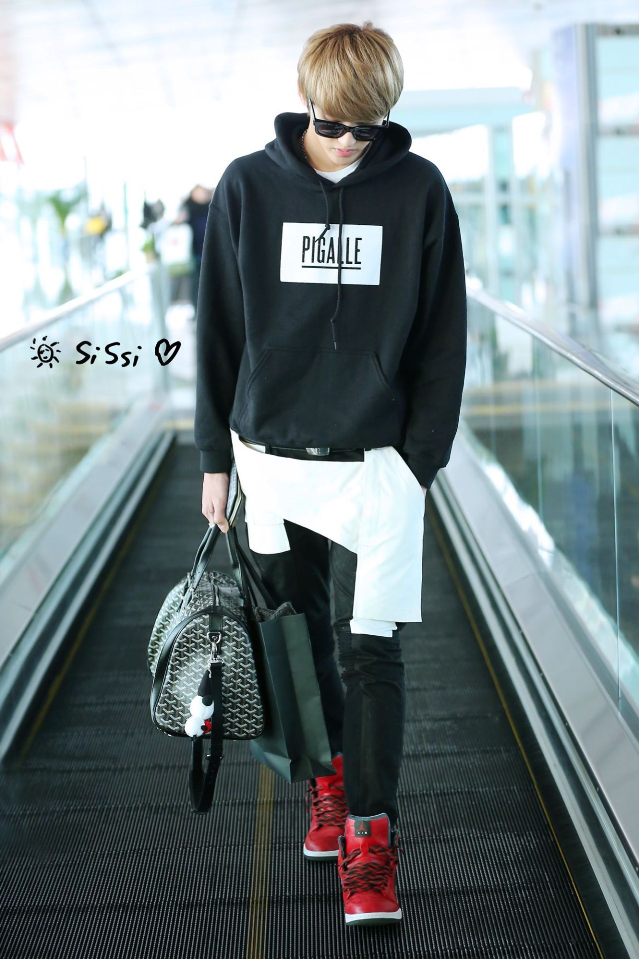 Kris Wu 201602 (February) Airport Fashion Compilation