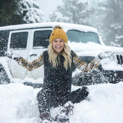 @kelseyjluedtke ・・・ Oh, what fun! // ❄️ #jeepher #snow #fun #jeepgirl #jeep #itsajeepthing #girl #ou