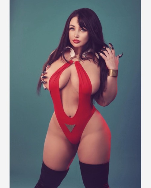 Oh so you thicc THICC, vampirella, huh? #notforthefaintofheart  As I’m preparing to send out Septemb