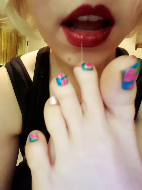 dawnoftheped:I hope “toe spit set” means “make out with ur toes” cus here ya go Need any help with t