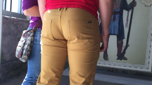 a4f101:  bubbleguys:  😋😋  When str8 boys dress to show off what they’ve got… good lord, I hope that girl appreciates that fucking booty   this always saddens/excites me. an undiscovered, unappreciated straight booty
