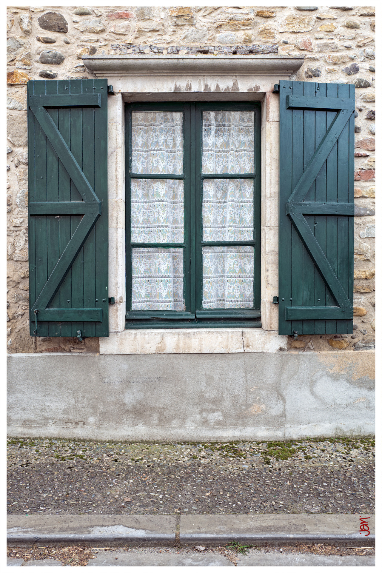 jarrimimram:  Fenêtres sur rue … fenêtres d’Audaux (08). 