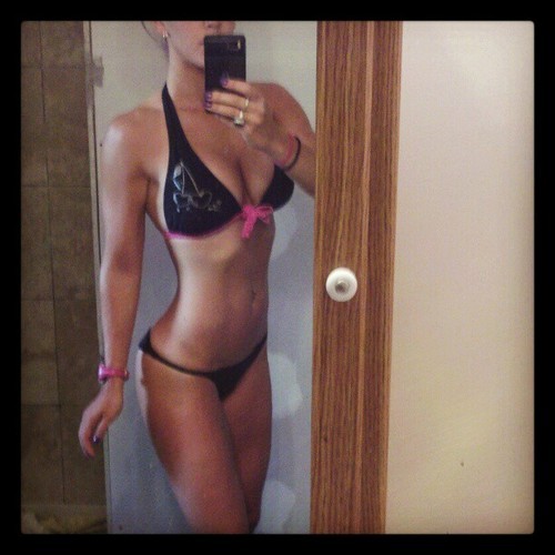 bikinisandmuscles:  More at BikinisAndMuscles.tumblr.com.