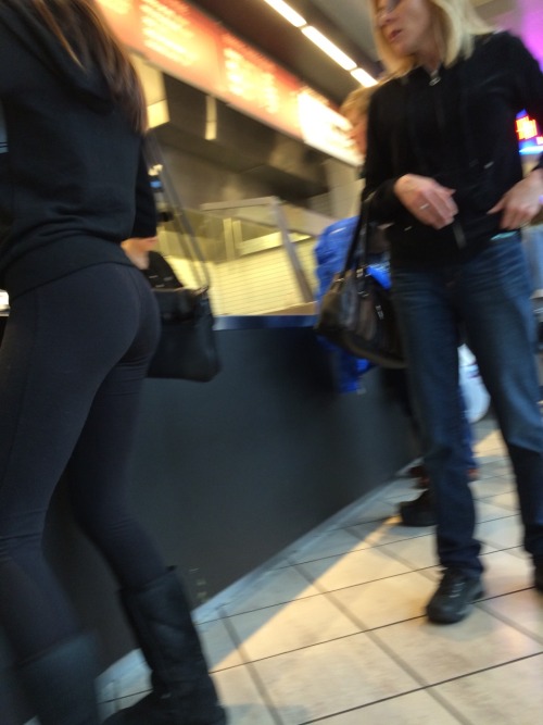 candid-ca:  #candid #creepshot #creepshots #creepin #voyeur #voyeurism #public