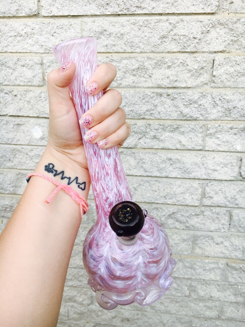 thatsocalledgirl:  My nails go with my bong 🌸