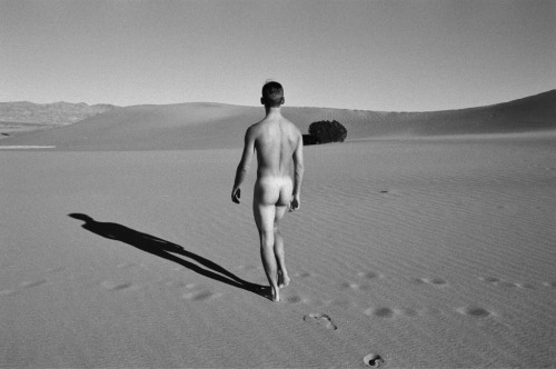 americasfinestkids: Matt strolling through Death Valley, California as “Art”, frame # 32