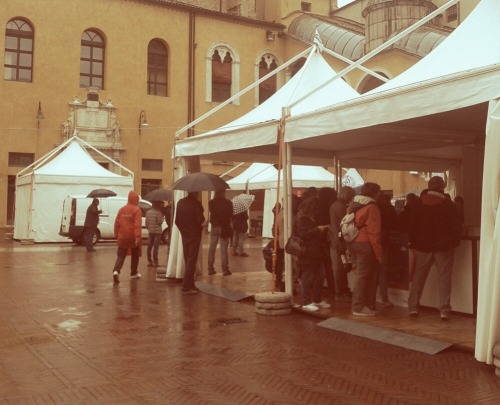 Il festival a Ferrara di Altroconsumo ha aperto le tende anche se piove, alla faccia del credere nel