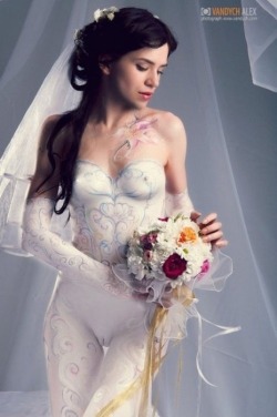 speedy337:  Excellent wedding dress if you ask me. Beautiful and elegant.