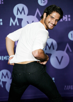 zacefronsbf: Tyler Posey at the 2015 Much Music Video Awards