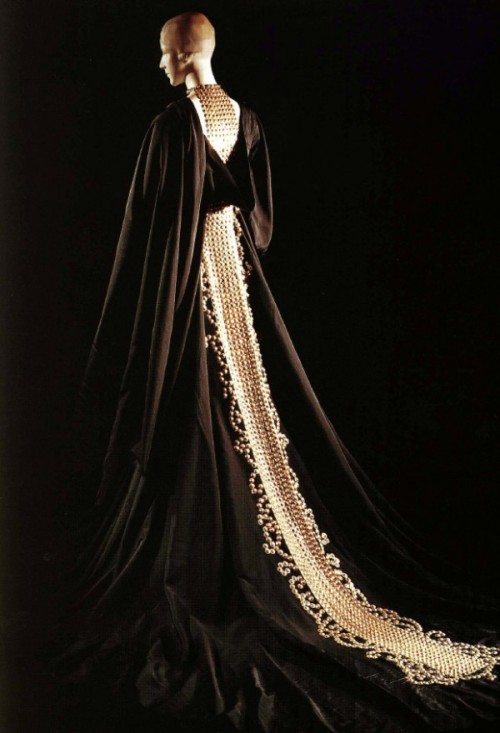 japonismefashion: Evening GownJeanne Lanvin1937The inspiration for this sequin design probably came 