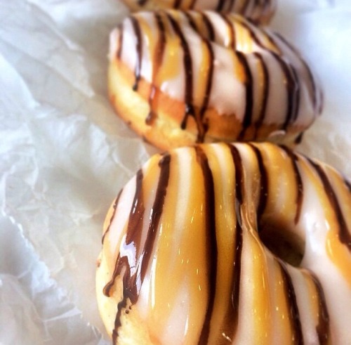 whoresandcrumpets:  strawberitashawty:  phunkybrewstersbabysister:  devildog357:afro-arts:eatglazed.com // IG: eatglazed  OPEN 24 HOURS  Houston, TX  Houston here I come  LOVE this place  any of yall in Houston? send me these  😍