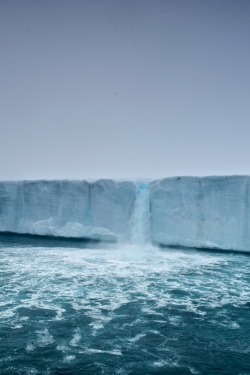 disminucion:   Waterfall on the Icecap, Jim