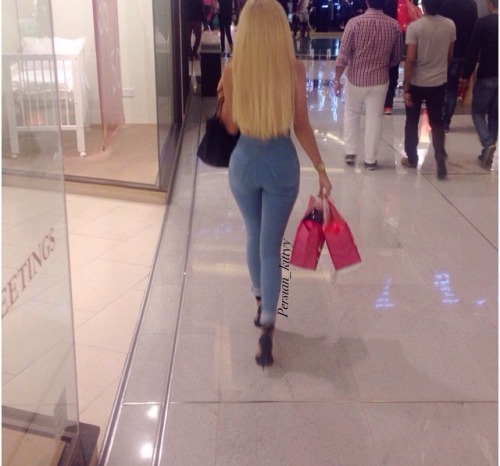 barbieee-doll:missglamourpusss:  chanel-and-louboutins:Persian_kittyy  missglamourpusss    Barbie 💋💋