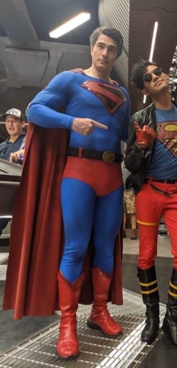 bulgephilia: superrouth:Kingdom Come Superman: Brandon Routh Look at these men’s legs. Especia