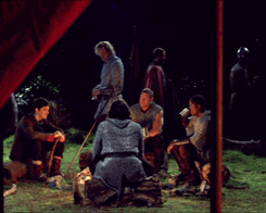 schweetheart:fluffypotatey:once-and-future-dawn:brigwife:can we talk about what seems to be happenin