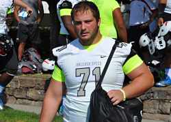 cutecubs:  beefybruin:  Tanner Farmer, O-Line