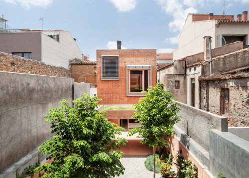 CASA 1014Architect : H ArquitectesPhotographer : Adria GoulaLocation: Granollers, Barcelona, SpainSt