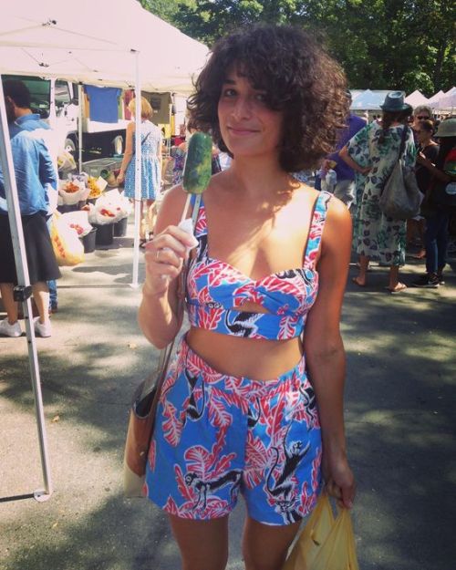earnestwoman:jenny slate with a pickle on a stick :)