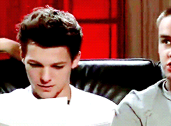 justkindahappened:  Favorite Louis Things → biting his lips 