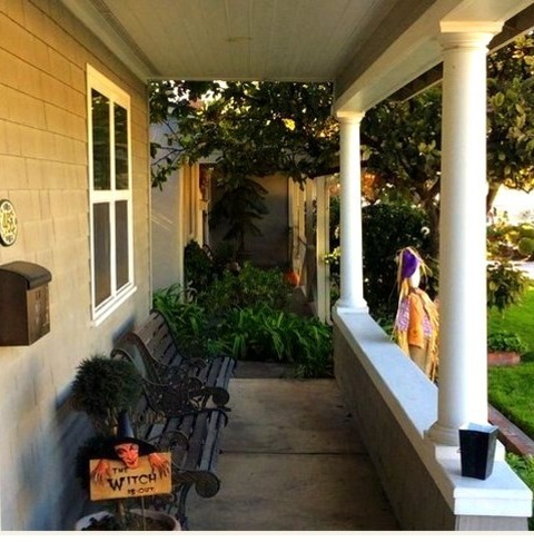 Front Yard PorchMid-sized Arts And Crafts Concrete Front Porch Photo With A Roof Extension