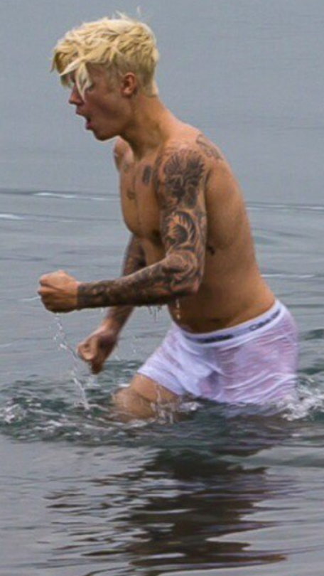 sexymalesdaily:  Justin Bieber