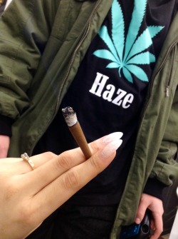 sexxxpensive:  chocolvatefrosting:  Jus HAZE   X