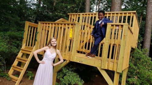 7-year-old holds prom for his babysitter after hers was canceled due to COVID-19 Rachel picks up Cur