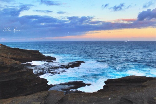 searchforsea:  chloekono:   I have a thing for sunsets    Who doesn’t?