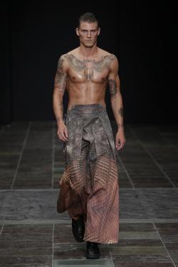 grabyourankles:  Mikkel Jensen  walks for