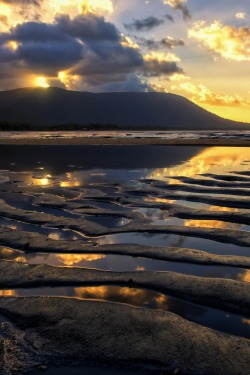 tect0nic:  Kewarra Beach by Paul Emmings via 500px. 