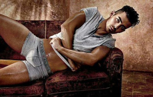 lamarworld1: Joe Jonas cakes &amp; bulge