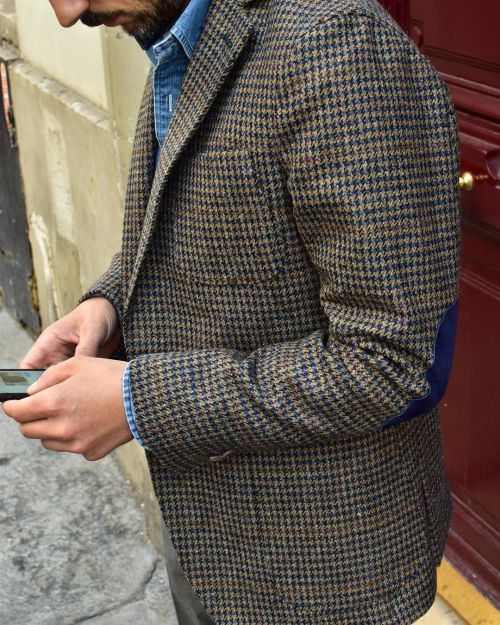 ardentesclipei: Texture and pattern! Beautiful tweed jacket, versatile and easy to wear  #ardentescl