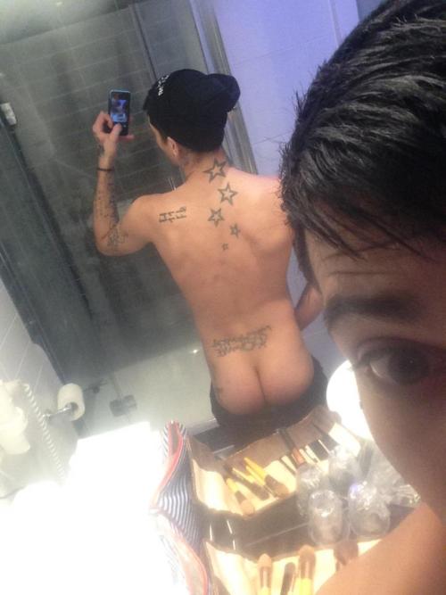 vinemales:  A lost vine of the hot Mickey Taylorvinemales.com // Over 70.000 followers // Hot naked gay vinesMickey Taylor: deleted on Vine, check his twitter