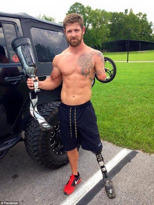 hicktownkindaboy:  ineversurrender:  Share this and make the right person famous.  Caitlin (Bruce) Jenner is being called things like brave, heroic and strong. The guy in this picture is Army Veteran Noah Galloway who lost an arm and leg to a roadside