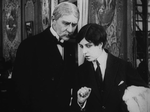 emisaris:Musidora looking cute with short hair and her tiny suit in Les Vampires: Les Yeux qui fasci