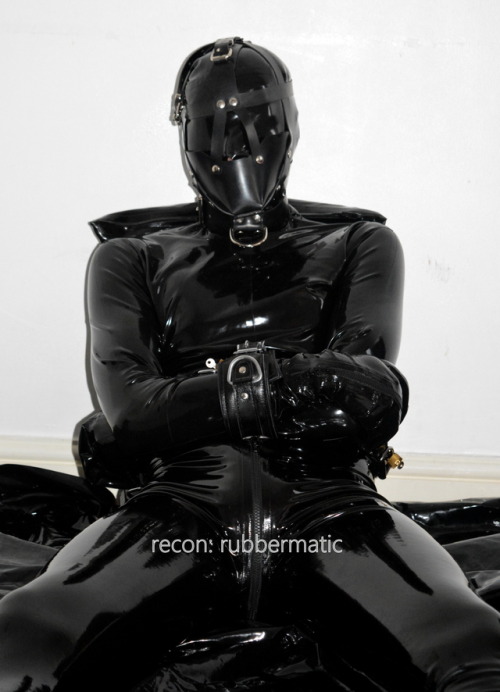 rubbermatic: bondage suit by Libidex London and a slave trying it out