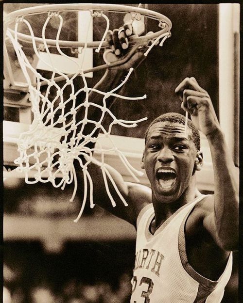 On this day in 1982, freshman Michael Jordan hits game-winning jumper in North Carolina’s NCAA Championship win over Georgetown. #basketball #michaeljordan #unc #tarheels #northcarolina #ncaa #ncaabasketball #ncaatournament (at Mercedes-Benz...