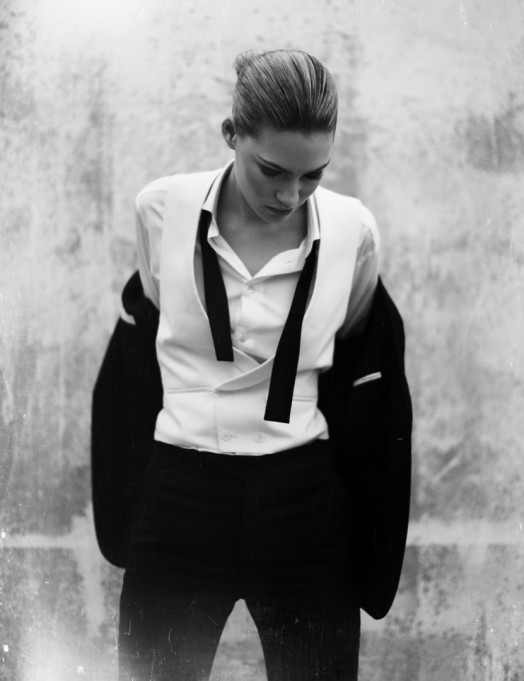 chanelstreets:¿more b/w posts? □■