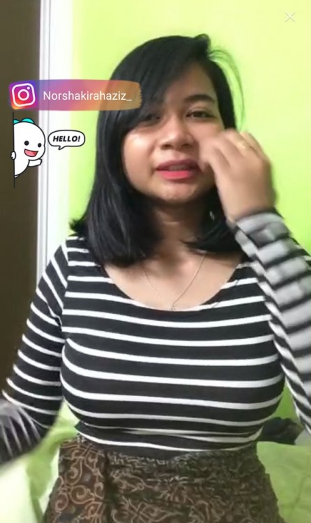 gadismelayupilihan01: awek bigo buah dada besar padu. follow ig dia cpt Awek ni aku kenal