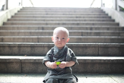 yuppvinny: cultureincart: The cute little monk in Xichan Temple, Fuzhou, southeast China’s Fuj