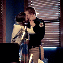 wayhaughtshipper:1x09 // 2x11 - first kiss vs. AU first kiss