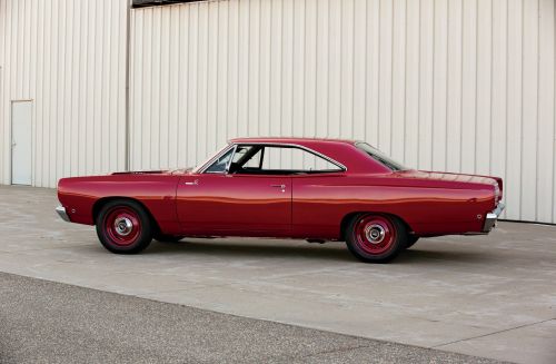 igranigra:  ‘68 Plymouth Road Runner Hardtop Coupe HEMI V8, 426ci/7.0L 425 hp