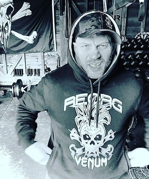 Reposted from @tomhardy Thanks @venum @reorgcharity @roguefitness ☝❤️ new line 2022  www.ins