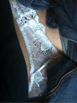 Katyhockly:  White Lace, Yummy. 