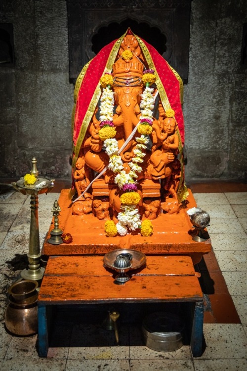 Ganesha,Trishund Ganapati Temple, Pune, Maharashtra,  photos by Kevin Standage, more at https://kevi
