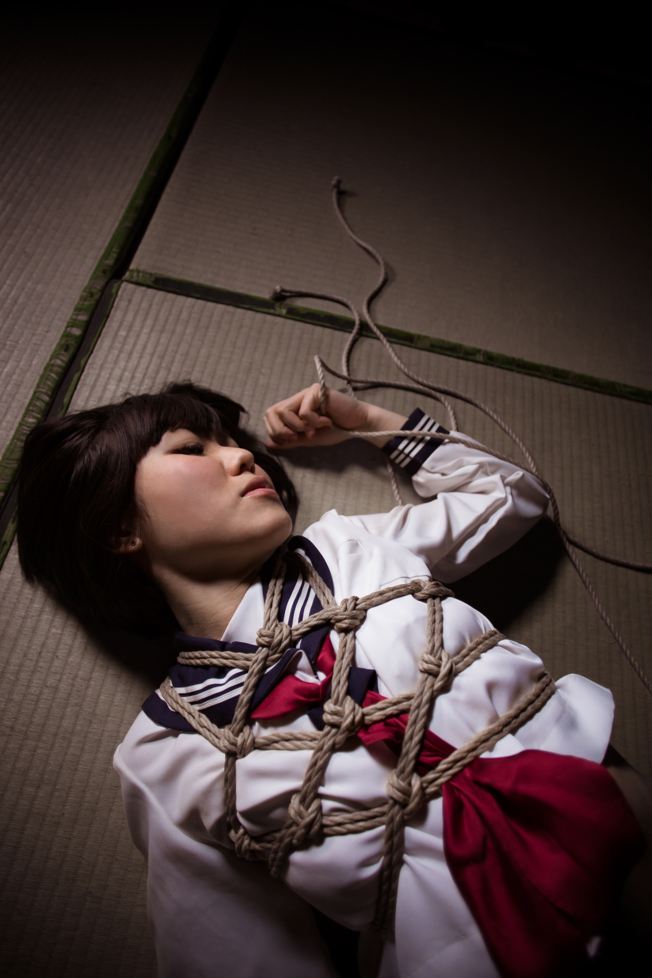 evilthell:  My rope and photo, more at http://evilthell.com 