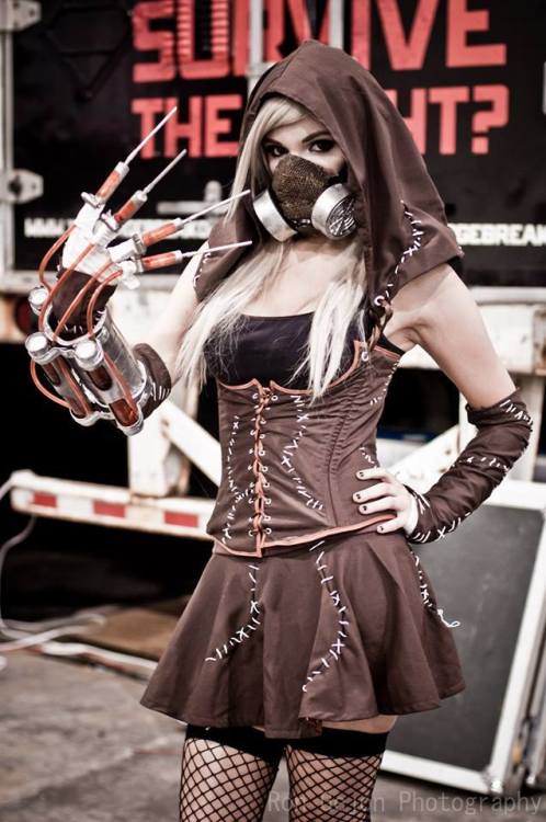 kamikame-cosplay:  Arkham Asylum Scarecrow cosplay by Kay Victoria Cosplay.Photo by: Ron Gejon Photography