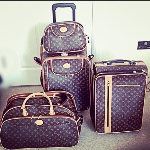 New suitcases for my coming holiday can&rsquo;t wait❤️❤️❤️Traveling with swag&hellip; Defo love my l